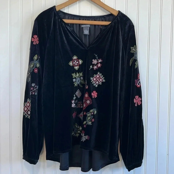 Chelsea & Theodore velvet top women’s size medium black embroidered flowers - Picture 1 of 14